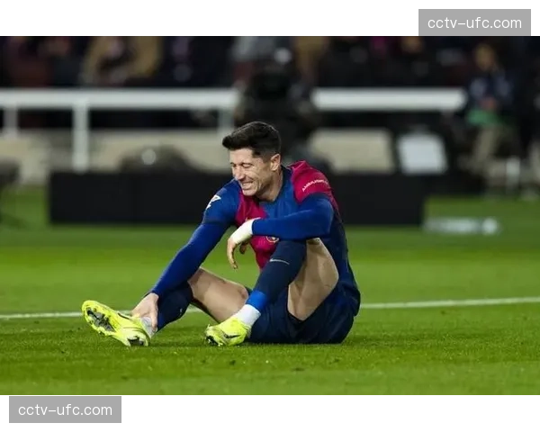 莱万参加球队合练，有望在国家德比中复出